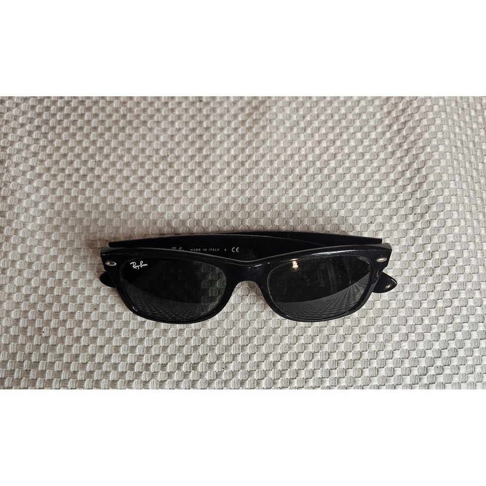 Authentic Ray-Ban New Wayfarer Sunglasses RB2132 Black Frame [Green / Polarized]